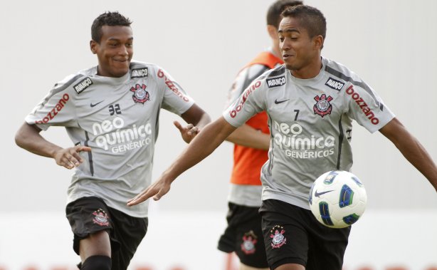 Jorge Henrique do Corinthians durante treino realizado no CT Joaquim Grava