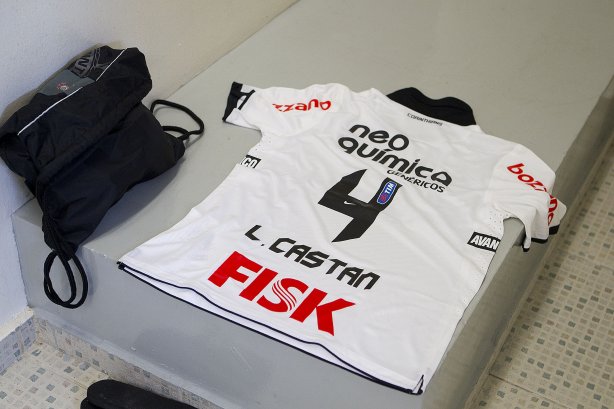 Camisa de Leandro Castán nos vestiários antes da partida entre Corinthians x Palmeiras, realizada esta tarde no estádio do Pacaembu, válida pela 38ª rodada do Campeonato Brasileiro de 2011