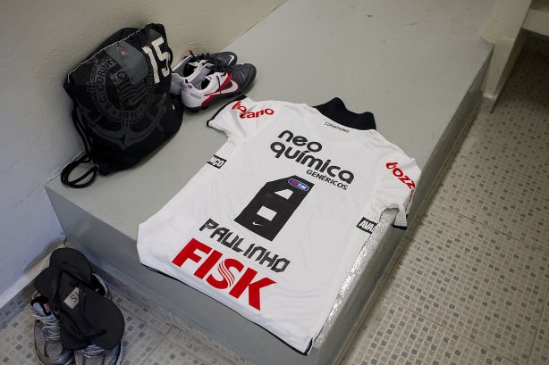 Camisa de Paulinho nos vestiários antes da partida entre Corinthians x Palmeiras, realizada esta tarde no estádio do Pacaembu, válida pela 38ª rodada do Campeonato Brasileiro de 2011