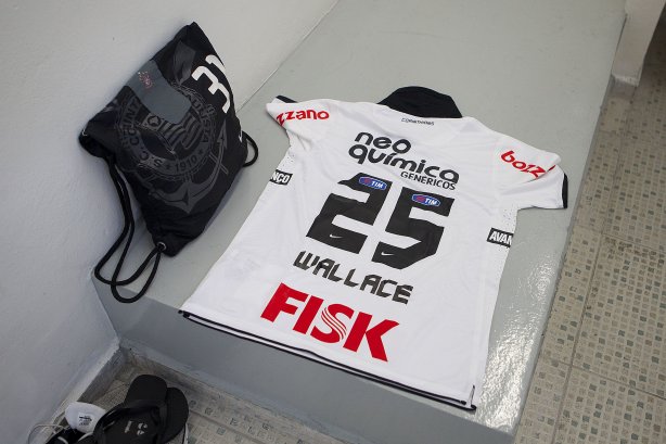 Camisa de Wallace nos vestiários antes da partida entre Corinthians x Palmeiras, realizada esta tarde no estádio do Pacaembu, válida pela 38ª rodada do Campeonato Brasileiro de 2011