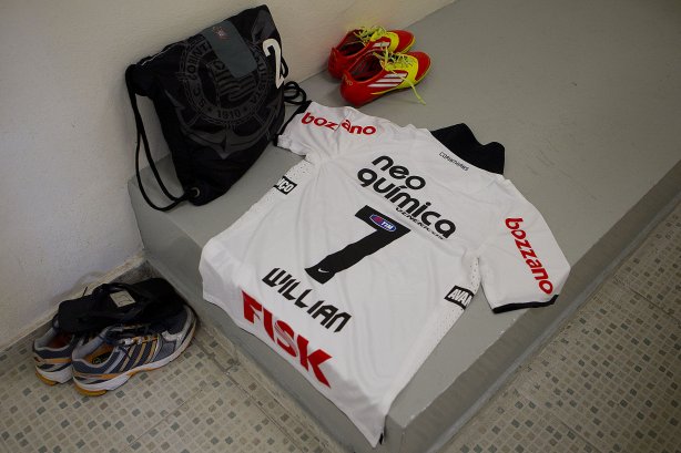 Camisa de Willian nos vestiários antes da partida entre Corinthians x Palmeiras, realizada esta tarde no estádio do Pacaembu, válida pela 38ª rodada do Campeonato Brasileiro de 2011
