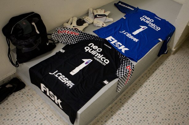 Camisas de Julio Cesar nos vestiários antes da partida entre Corinthians x Palmeiras, realizada esta tarde no estádio do Pacaembu, válida pela 38ª rodada do Campeonato Brasileiro de 2011