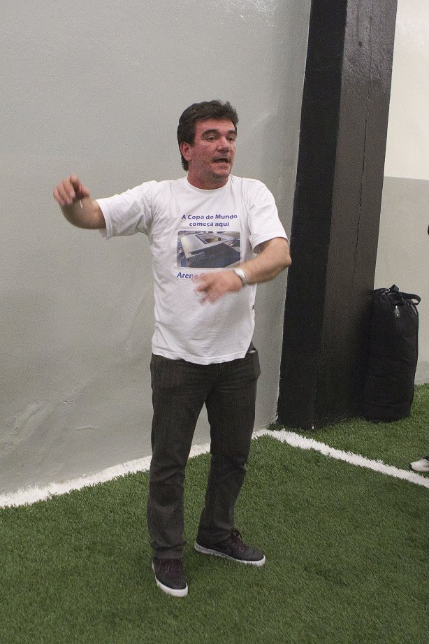 O presidente Andres Sanchez comemoram o titulo nos vestiários antes da partida entre Corinthians x Palmeiras, realizada esta tarde no estádio do Pacaembu, válida pela 38ª rodada do Campeonato Brasileiro de 2011