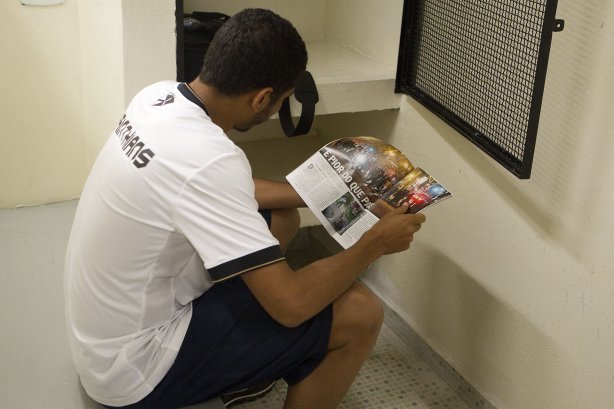 Wallace nos vestiários antes da partida entre Corinthians x Portuguesa, realizada esta noite no estádio do Pacaembu, no jogo da entrega das faixas ao campeão Brasileiro Corinthians, e ao Campeão da Serie B, Portuguesa
