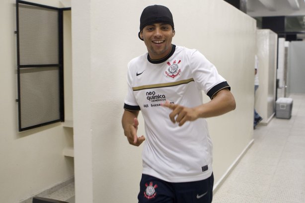 Welder nos vestiários antes da partida entre Corinthians x Portuguesa, realizada esta noite no estádio do Pacaembu, no jogo da entrega das faixas ao campeão Brasileiro Corinthians, e ao Campeão da Serie B, Portuguesa