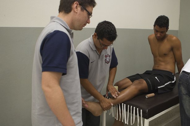 Antônio Carlos nos vestiários antes da partida entre Corinthians x Fluminense, realizada esta manhã no estádio do Pacaembu, decisão da Copa São Paulo de Juniores 2012