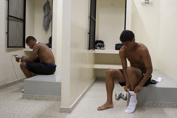 Denner e Gomes nos vestiários antes da partida entre Corinthians x Fluminense, realizada esta manhã no estádio do Pacaembu, decisão da Copa São Paulo de Juniores 2012