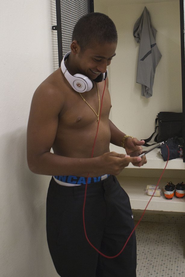 Denner nos vestiários antes da partida entre Corinthians x Fluminense, realizada esta manhã no estádio do Pacaembu, decisão da Copa São Paulo de Juniores 2012