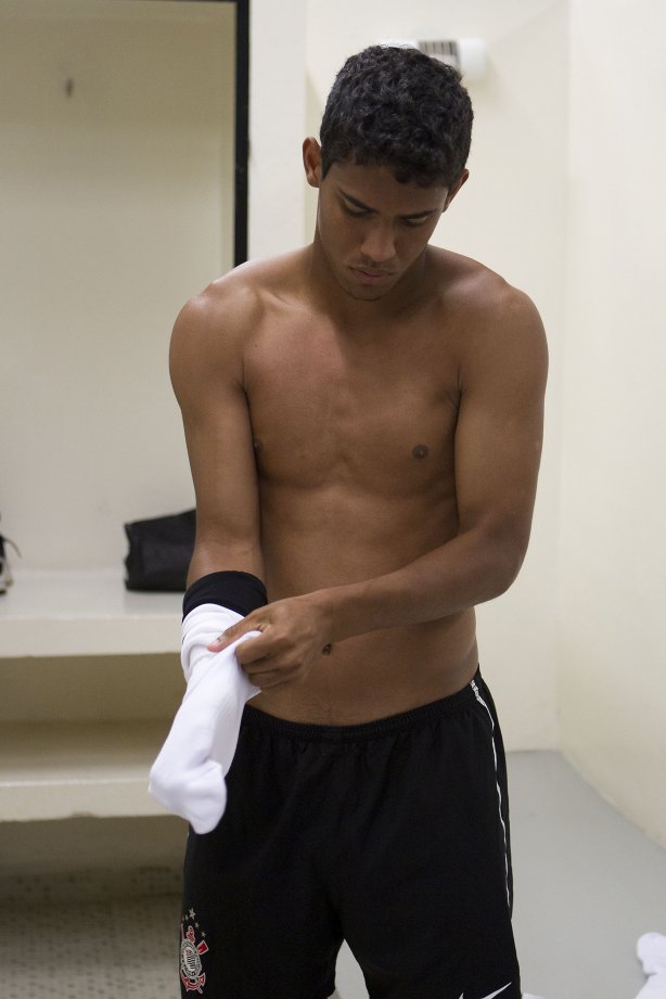 Gomes nos vestiários antes da partida entre Corinthians x Fluminense, realizada esta manhã no estádio do Pacaembu, decisão da Copa São Paulo de Juniores 2012