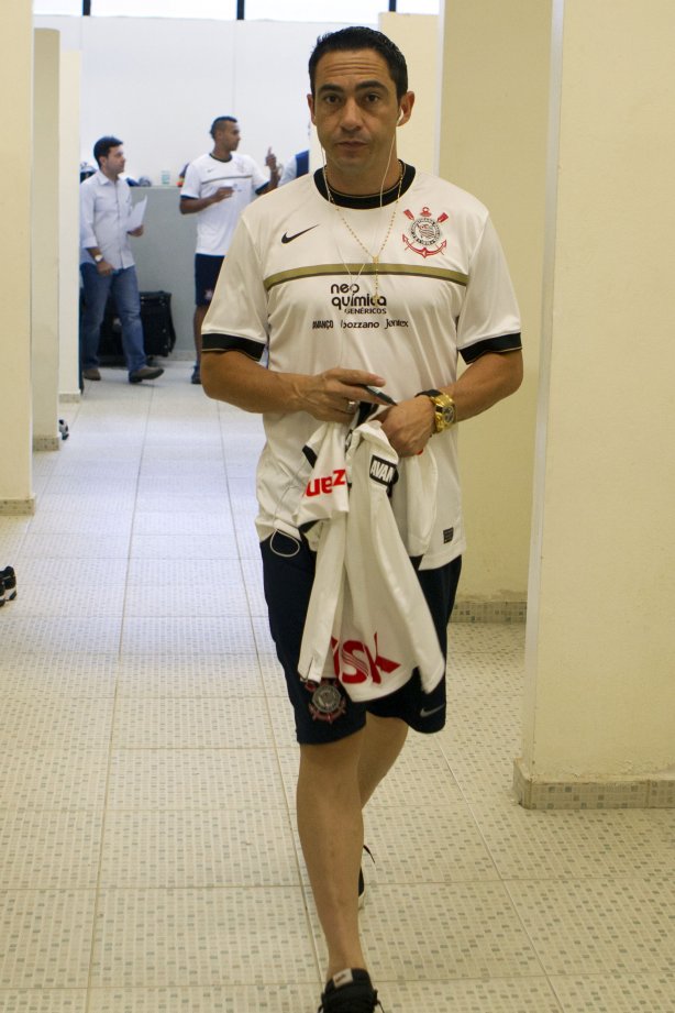 Chicão nos vestiários antes da partida entre Corinthians x Linense, realizada esta tarde no estádio do Pacaembu, pela 3ª rodada do Campeonato Paulista de 2012