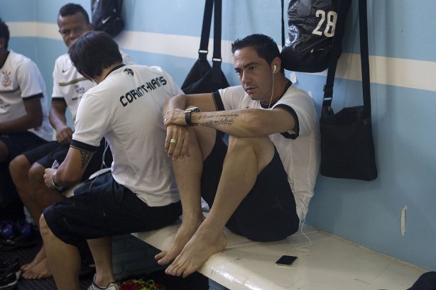 Chicão nos vestiários antes da partida entre Oeste de Itápolis x Corinthians, realizada esta tarde no estádio Eduardo José Farah, o Prudentão, pela 17ª rodada do Campeonato Paulista de 2012