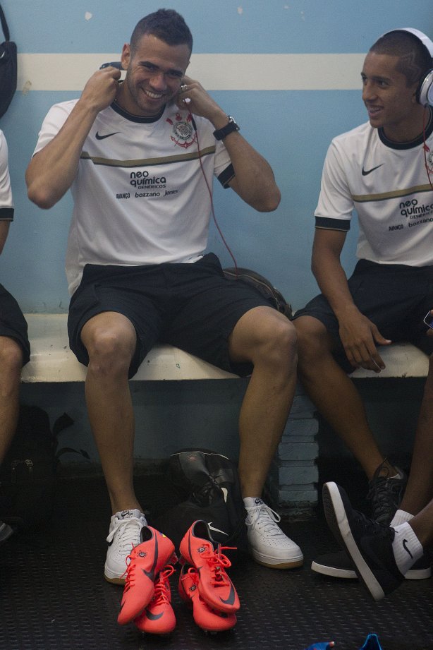 Leandro Castán e Marquinhos nos vestiários antes da partida entre Oeste de Itápolis x Corinthians, realizada esta tarde no estádio Eduardo José Farah, o Prudentão, pela 17ª rodada do Campeonato Paulista de 2012