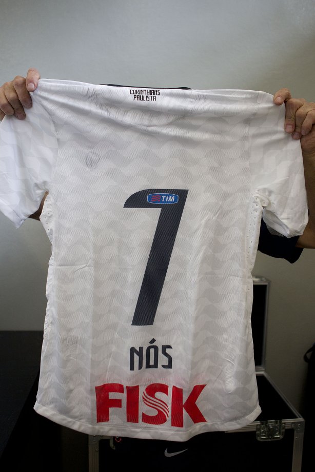 Camisa que será usada hoje pelo Corinthians nos vestiários antes da partida entre Corinthians x Fluminense, realizada esta tarde no estádio do Pacaembu, válida pela 1ª rodada do Campeonato Brasileiro de 2012