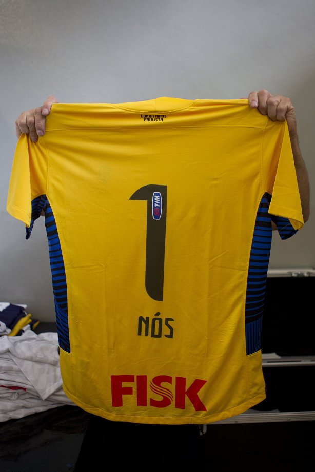 Camisa que será usada hoje pelo Corinthians nos vestiários antes da partida entre Corinthians x Fluminense, realizada esta tarde no estádio do Pacaembu, válida pela 1ª rodada do Campeonato Brasileiro de 2012