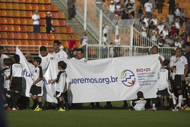 Durante a partida entre Corinthians x Fluminense, realizada esta tarde no estádio do Pacaembu, válida pela 1ª rodada do Campeonato Brasileiro de 2012