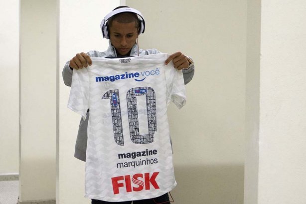 Marquinhos nos vestiários antes da partida entre Corinthians/Brasil x Vasco da Gama/Brasil, realizada esta noite no estádio do Pacaembu, jogo de volta, válido pelas quartas de final da Copa Libertadores de América 2012