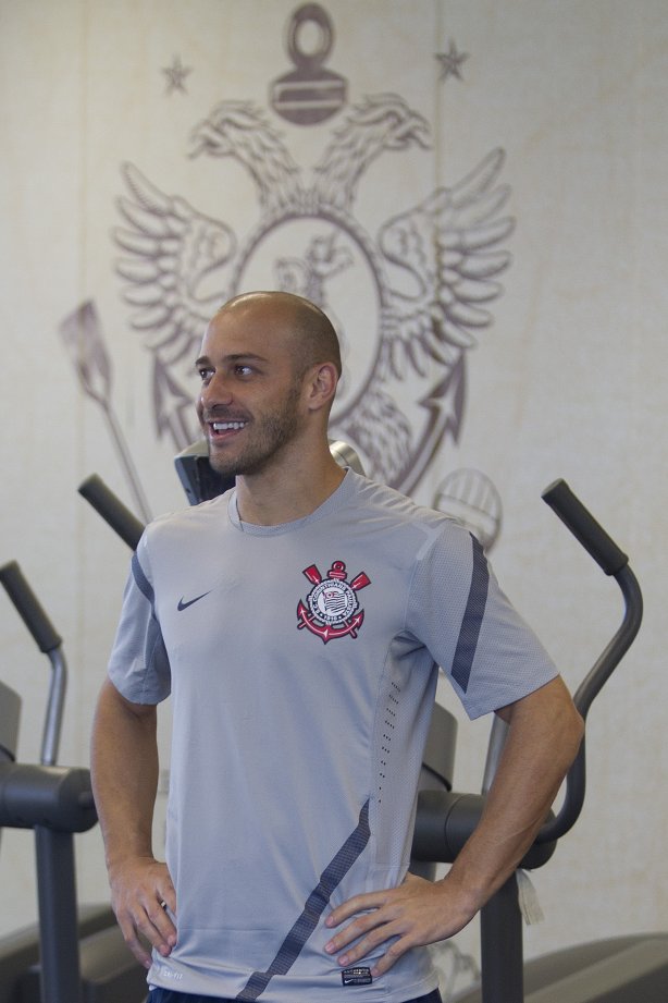 Alessandro durante o treino realizado esta manhã na academia de musculacao no CT Joaquim Grava, localizado no Parque Ecológico do Tiete. O próximo jogo da equipe será quinta-feira, dia 07/06, contra o Figueirense/SC, no estádio do Pacaembu, válido pela terceira rodada do Campeonato Brasileiro 2012