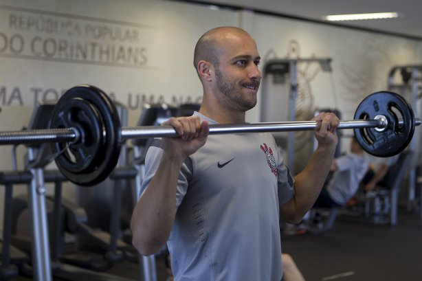 Alessandro durante o treino realizado esta manhã na academia de musculacao no CT Joaquim Grava, localizado no Parque Ecológico do Tiete. O próximo jogo da equipe será quinta-feira, dia 07/06, contra o Figueirense/SC, no estádio do Pacaembu, válido pela terceira rodada do Campeonato Brasileiro 2012