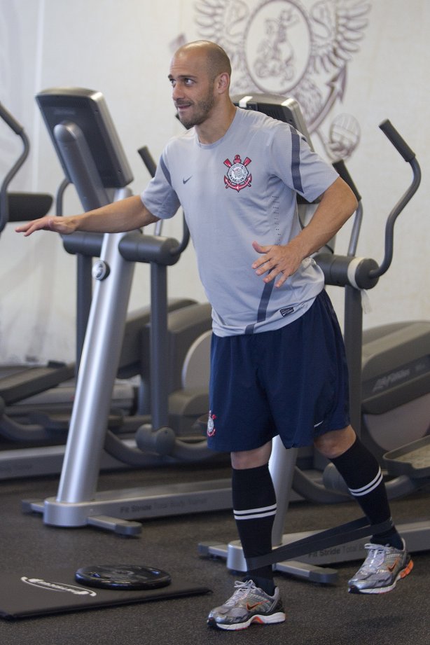Alessandro durante o treino realizado esta manhã na academia de musculacao no CT Joaquim Grava, localizado no Parque Ecológico do Tiete. O próximo jogo da equipe será quinta-feira, dia 07/06, contra o Figueirense/SC, no estádio do Pacaembu, válido pela terceira rodada do Campeonato Brasileiro 2012
