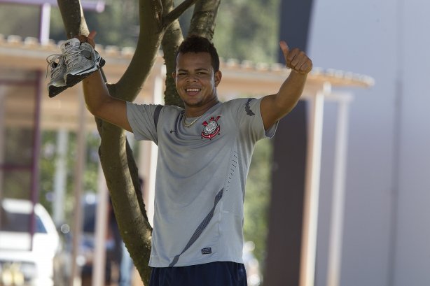 Bill que esta se transferindo para o Santos, durante o treino realizado esta manhã no CT Joaquim Grava, localizado no Parque Ecológico do Tiete. O próximo jogo da equipe será quinta-feira, dia 07/06, contra o Figueirense/SC, no estádio do Pacaembu, válido pela terceira rodada do Campeonato Brasileiro 2012