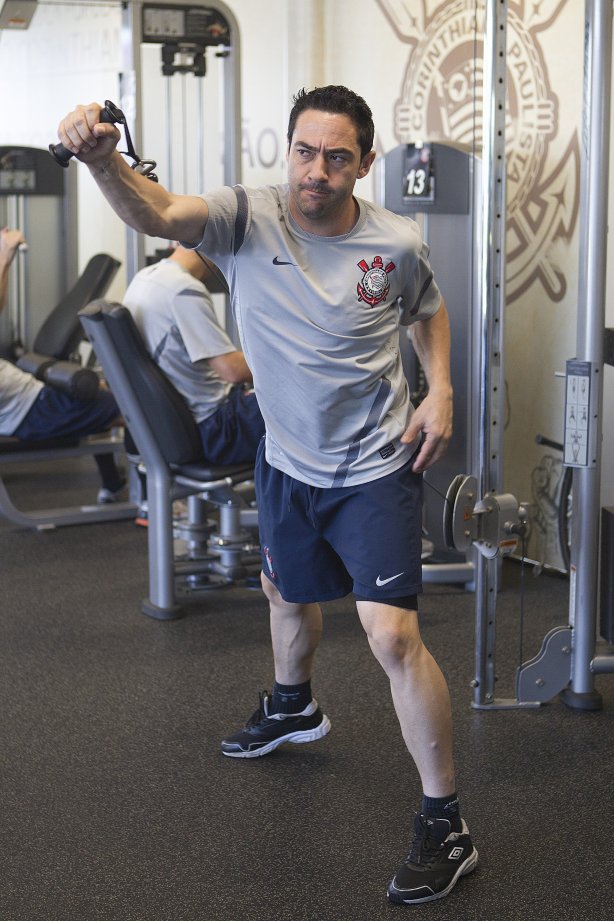 Chicão durante o treino realizado esta manhã na academia de musculacao no CT Joaquim Grava, localizado no Parque Ecológico do Tiete. O próximo jogo da equipe será quinta-feira, dia 07/06, contra o Figueirense/SC, no estádio do Pacaembu, válido pela terceira rodada do Campeonato Brasileiro 2012