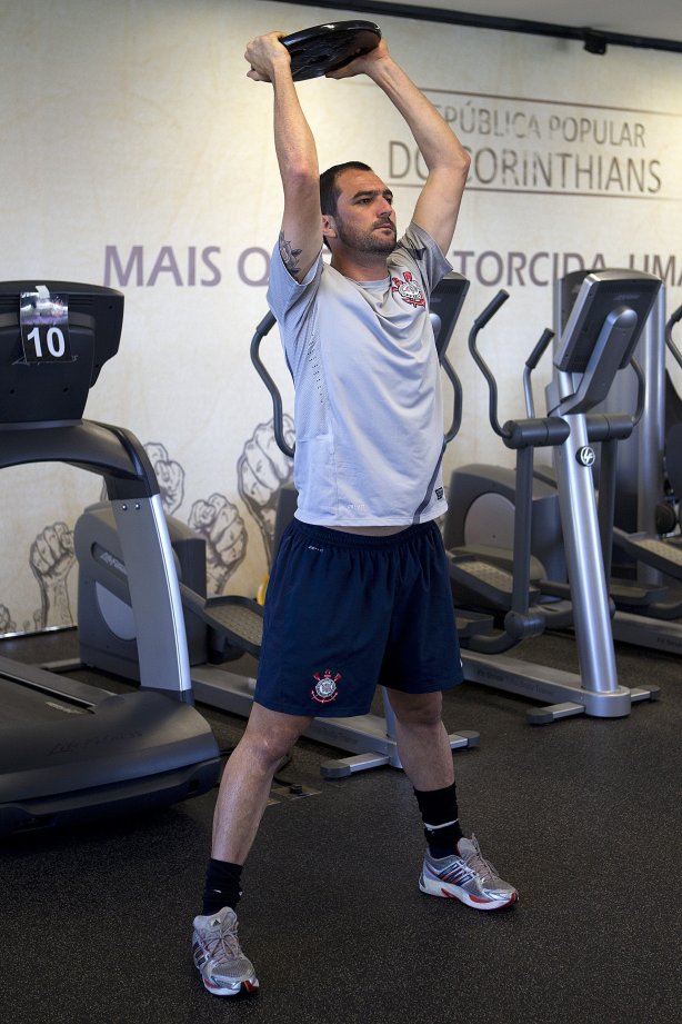 Danilo durante o treino realizado esta manhã na academia de musculacao no CT Joaquim Grava, localizado no Parque Ecológico do Tiete. O próximo jogo da equipe será quinta-feira, dia 07/06, contra o Figueirense/SC, no estádio do Pacaembu, válido pela terceira rodada do Campeonato Brasileiro 2012