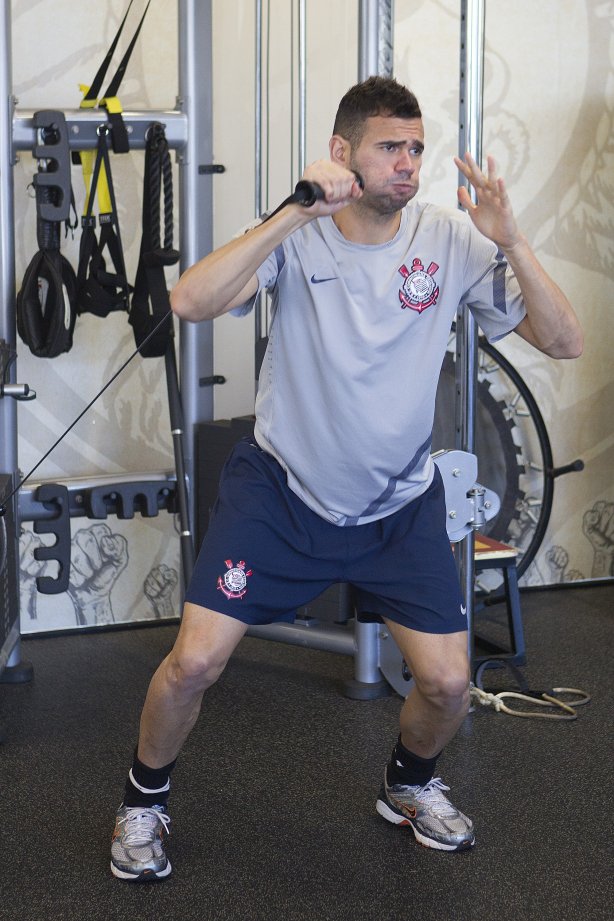 Leandro Castán durante o treino realizado esta manhã na academia de musculacao no CT Joaquim Grava, localizado no Parque Ecológico do Tiete. O próximo jogo da equipe será quinta-feira, dia 07/06, contra o Figueirense/SC, no estádio do Pacaembu, válido pela terceira rodada do Campeonato Brasileiro 2012