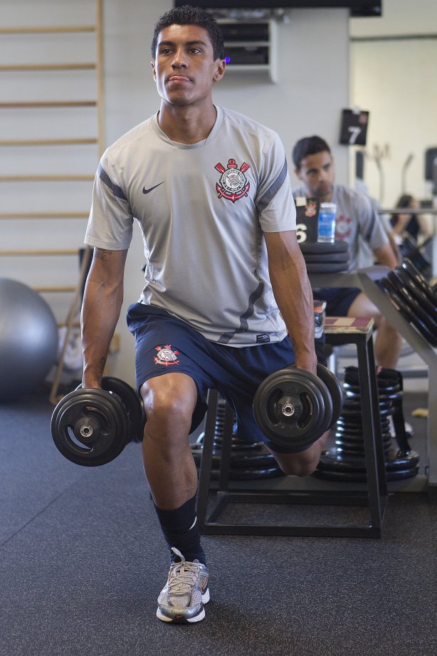 Paulinho durante o treino realizado esta manhã na academia de musculacao no CT Joaquim Grava, localizado no Parque Ecológico do Tiete. O próximo jogo da equipe será quinta-feira, dia 07/06, contra o Figueirense/SC, no estádio do Pacaembu, válido pela terceira rodada do Campeonato Brasileiro 2012