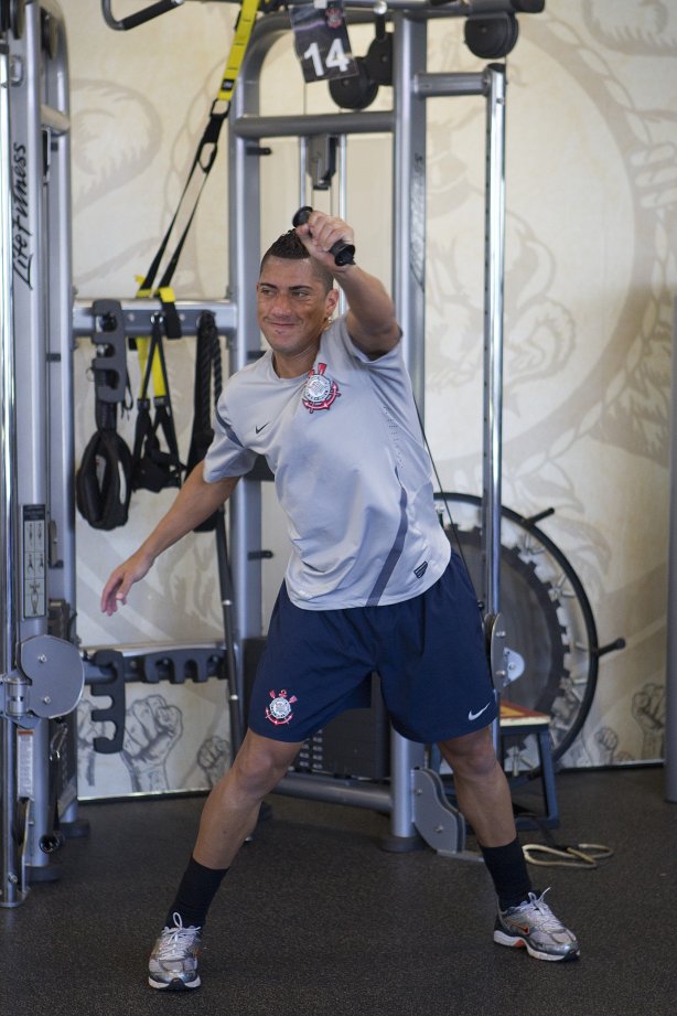 Ralf durante o treino realizado esta manhã na academia de musculacao no CT Joaquim Grava, localizado no Parque Ecológico do Tiete. O próximo jogo da equipe será quinta-feira, dia 07/06, contra o Figueirense/SC, no estádio do Pacaembu, válido pela terceira rodada do Campeonato Brasileiro 2012