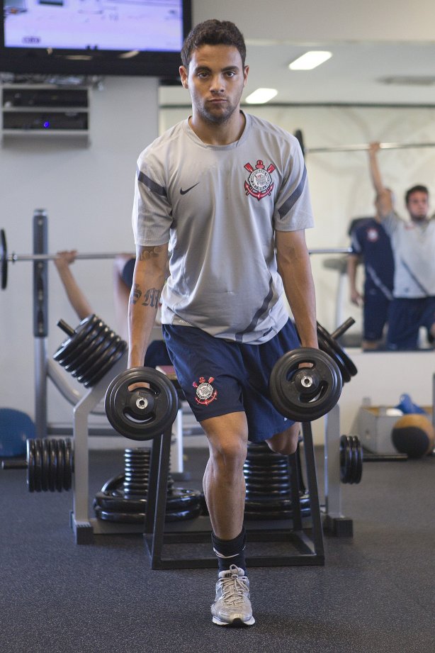 Welder durante o treino realizado esta manhã na academia de musculacao no CT Joaquim Grava, localizado no Parque Ecológico do Tiete. O próximo jogo da equipe será quinta-feira, dia 07/06, contra o Figueirense/SC, no estádio do Pacaembu, válido pela terceira rodada do Campeonato Brasileiro 2012