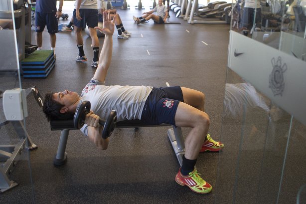 Willian durante o treino realizado esta manhã na academia de musculacao no CT Joaquim Grava, localizado no Parque Ecológico do Tiete. O próximo jogo da equipe será quinta-feira, dia 07/06, contra o Figueirense/SC, no estádio do Pacaembu, válido pela terceira rodada do Campeonato Brasileiro 2012