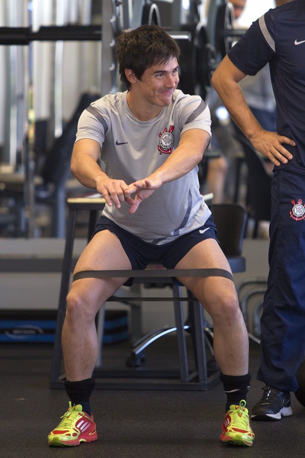 Willian durante o treino realizado esta manhã na academia de musculacao no CT Joaquim Grava, localizado no Parque Ecológico do Tiete. O próximo jogo da equipe será quinta-feira, dia 07/06, contra o Figueirense/SC, no estádio do Pacaembu, válido pela terceira rodada do Campeonato Brasileiro 2012