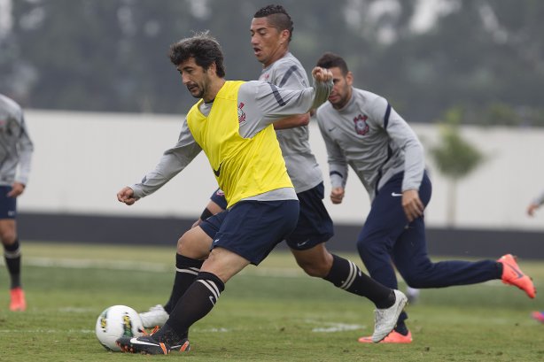 Douglas e Ralf durante o treino realizado esta manhã no CT Joaquim Grava, localizado no Parque Ecológico do Tiete. O próximo jogo da equipe será quarta-feira, dia 07/06, contra o Figueirense/SC, no estádio do Pacaembu, válido pela terceira rodada do Campeonato Brasileiro 2012