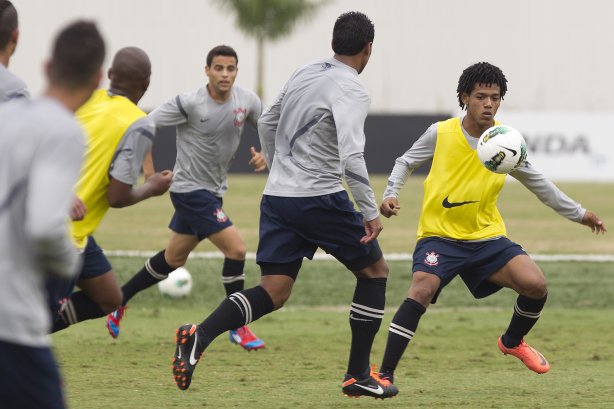 Romarinho durante o treino realizado esta manhã no CT Joaquim Grava, localizado no Parque Ecológico do Tiete. O próximo jogo da equipe será quarta-feira, dia 07/06, contra o Figueirense/SC, no estádio do Pacaembu, válido pela terceira rodada do Campeonato Brasileiro 2012