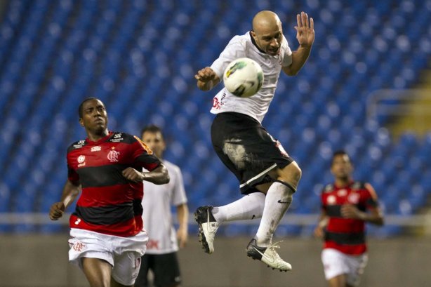 Nos vestiários antes da partida entre Flamengo x Corinthians, realizada esta noite no estádio do Engenhão, jogo válido pela 10ª rodada do Campeonato Brasileiro de 2012