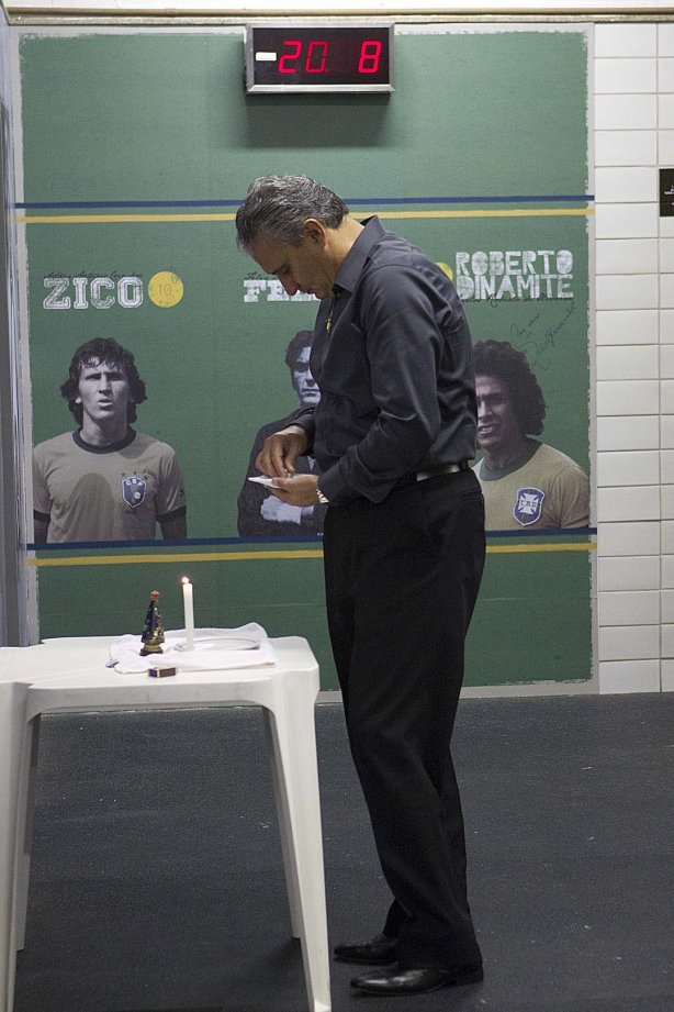 Nos vestiários antes da partida entre Flamengo x Corinthians, realizada esta noite no estádio do Engenhão, jogo válido pela 10ª rodada do Campeonato Brasileiro de 2012