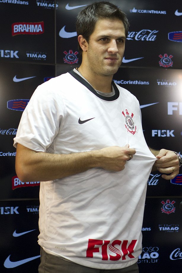 Durante o treino realizado esta tarde no CT Joaquim Grava, localizado no Parque Ecológico do Tiete. O próximo jogo da equipe será amanhã sábado, 21/07, contra a Portuguesa, no Pacaembu, válido pela 10ª rodada do Campeonato Brasileiro de 2012