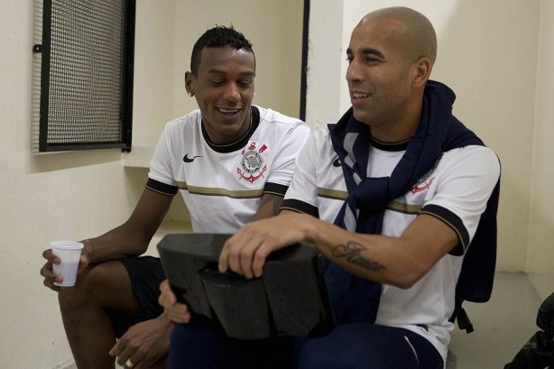 Nos vestiários antes da partida entre Corinthians x Portuguesa, realizada esta noite no estádio do Pacaembu, jogo válido pela11ª rodada do Campeonato Brasileiro de 2012