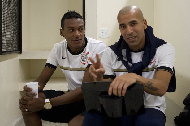 Nos vestiários antes da partida entre Corinthians x Portuguesa, realizada esta noite no estádio do Pacaembu, jogo válido pela11ª rodada do Campeonato Brasileiro de 2012