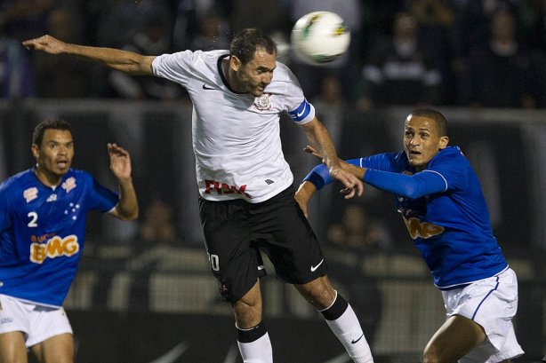 Durante a partida entre Corinthians x Cruzeiro, realizada esta noite no estádio do Pacaembu, jogo válido pela 12ª rodada do Campeonato Brasileiro de 2012