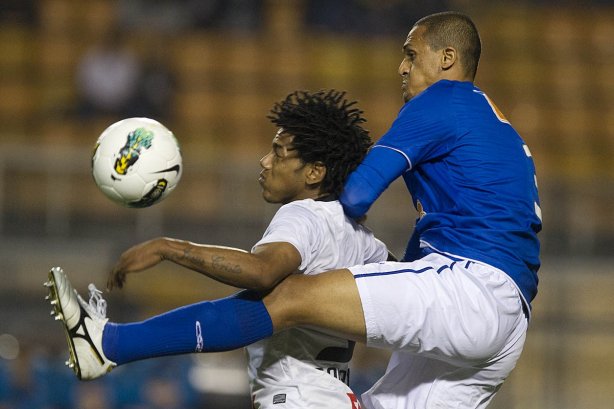 Durante a partida entre Corinthians x Cruzeiro, realizada esta noite no estádio do Pacaembu, jogo válido pela 12ª rodada do Campeonato Brasileiro de 2012