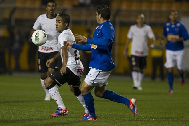 Durante a partida entre Corinthians x Cruzeiro, realizada esta noite no estádio do Pacaembu, jogo válido pela 12ª rodada do Campeonato Brasileiro de 2012