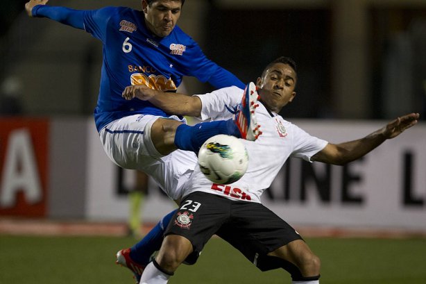 Durante a partida entre Corinthians x Cruzeiro, realizada esta noite no estádio do Pacaembu, jogo válido pela 12ª rodada do Campeonato Brasileiro de 2012