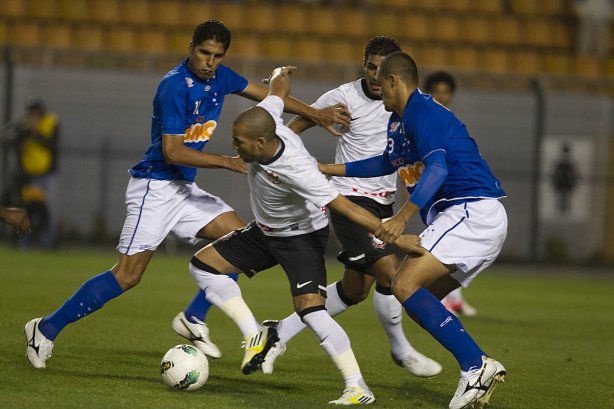 Durante a partida entre Corinthians x Cruzeiro, realizada esta noite no estádio do Pacaembu, jogo válido pela 12ª rodada do Campeonato Brasileiro de 2012