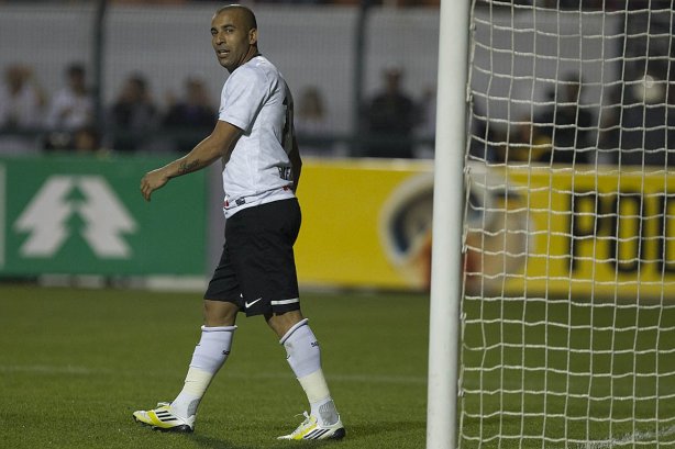 Durante a partida entre Corinthians x Cruzeiro, realizada esta noite no estádio do Pacaembu, jogo válido pela 12ª rodada do Campeonato Brasileiro de 2012