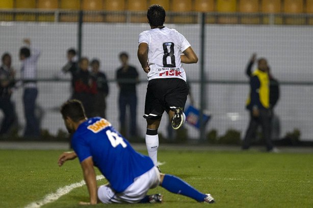 Durante a partida entre Corinthians x Cruzeiro, realizada esta noite no estádio do Pacaembu, jogo válido pela 12ª rodada do Campeonato Brasileiro de 2012