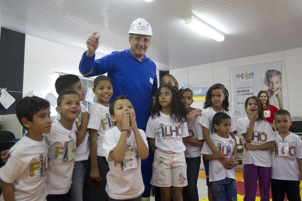 O técnico do Corinthians Tite foi hoje pela manhã na Arena Corinthians cumprir um dia de trabalho, promessa feita durante a campanha, se ganhasse a Copa Libertadores da América 2012, antes do treino realizado esta tarde no CT Joaquim Grava, localizado no Parque Ecológico do Tiete. O próximo jogo da equipe será domingo, 29/07, contra o Bahia/BA, no Pituacu, válido pela 13ª rodada do Campeonato Brasileiro de 2012