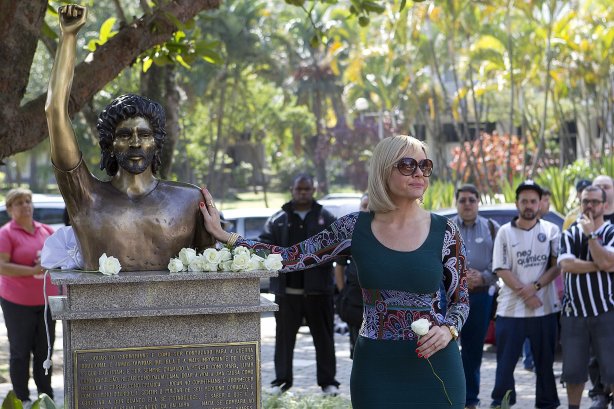 O presidente Mario Gobbi inaugura um busto em homenagem ao ex-jogador Socrates na Praca da Liberdade, no Parque São Jorge, ao lado da viuva Katia Bagnarelli, esta manhã São Paulo / SP - Brasil - 28/07/2012