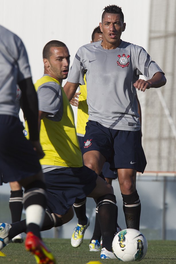 Durante o treino realizado esta tarde no CT Joaquim Grava, localizado no Parque Ecológico do Tiete. O próximo jogo da equipe será domingo, 25/08, contra o São Paulo, no Pacaembu, válido pela 19ª rodada do Campeonato Brasileiro de 2012