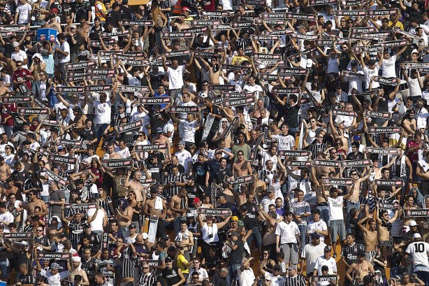 Durante a partida entre Corinthians x São Paulo, realizada esta tarde no estádio do Pacaembu, jogo válido pela 19ª rodada do Campeonato Brasileiro de 2012